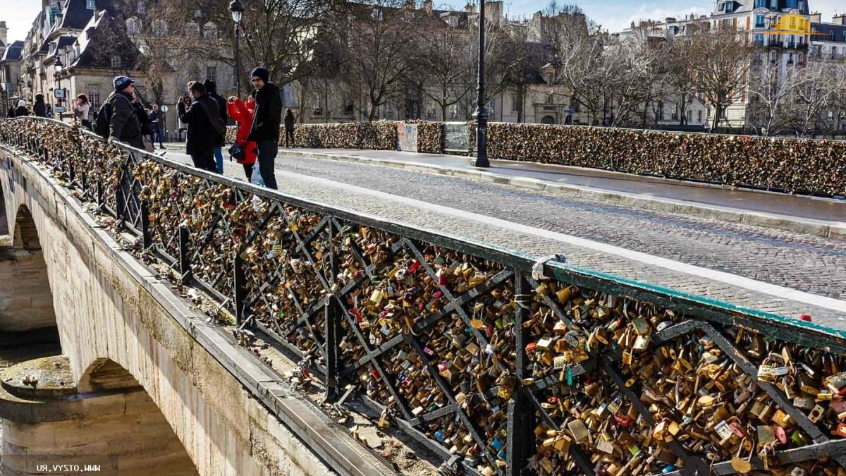 Pont des Arts, или мост влюбленных в Париже