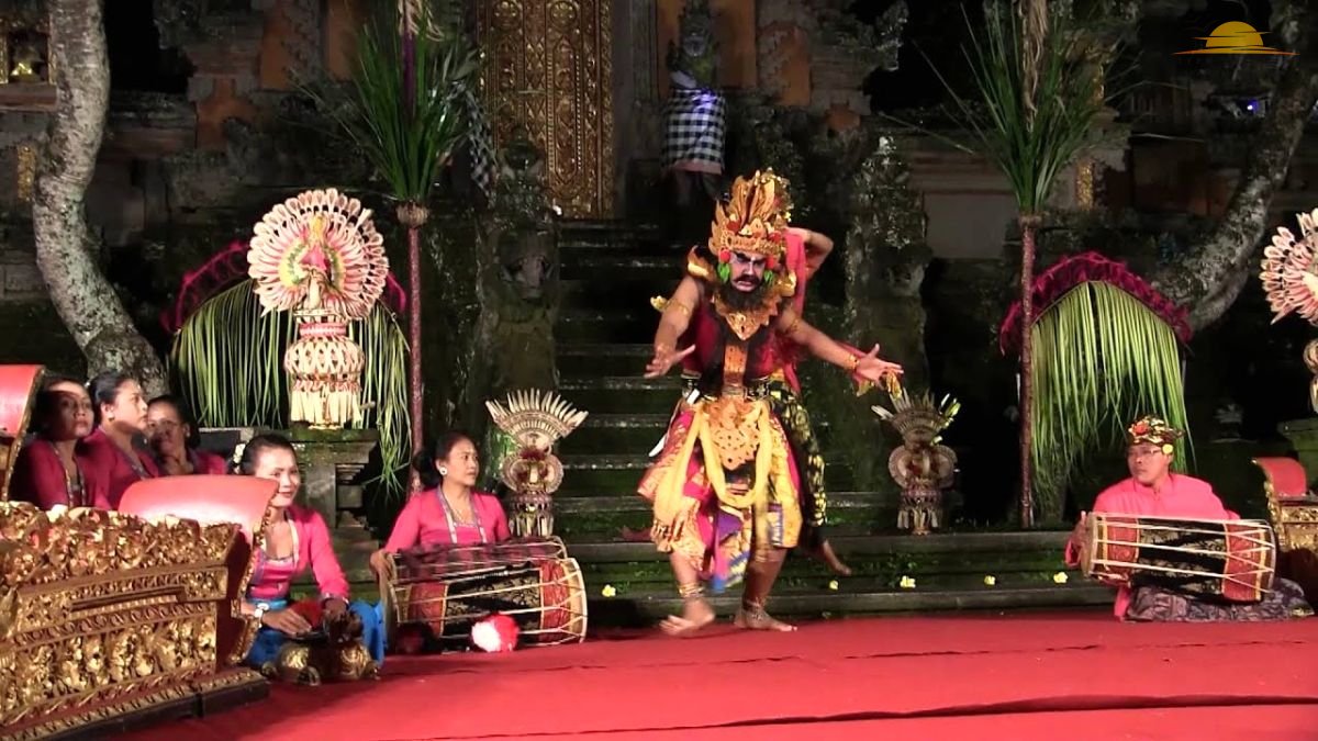 Балийский танец в Королевском дворце Убуда